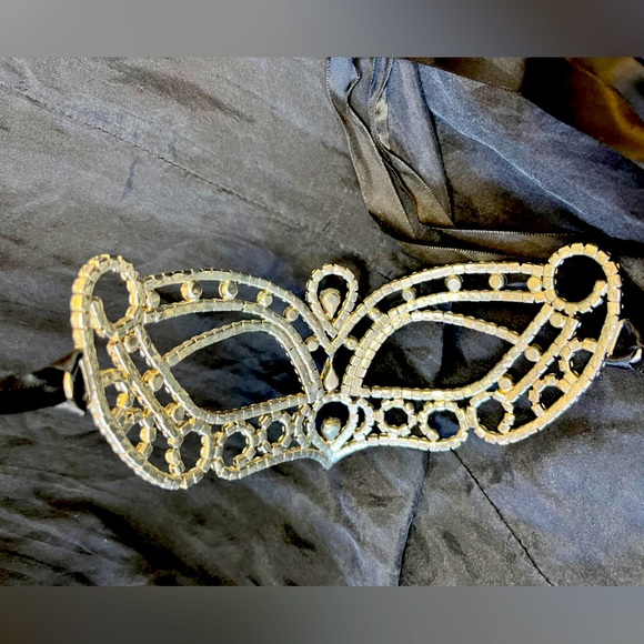 Masquerade Mask With Rhinestones & Satin Ribbon - Picture 3 of 6